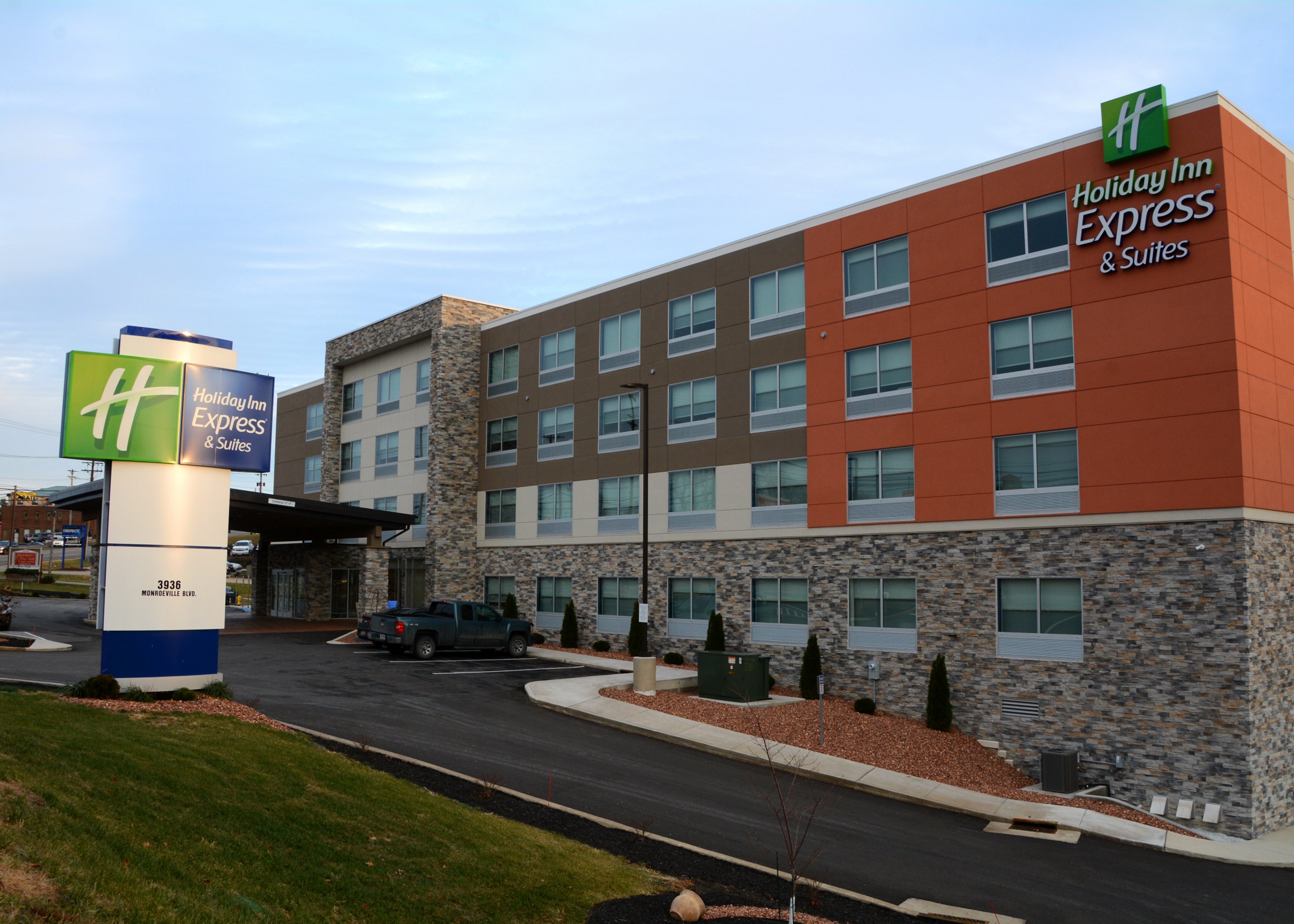Holiday Inn Express Suites Pittsburgh Monroeville 47/49