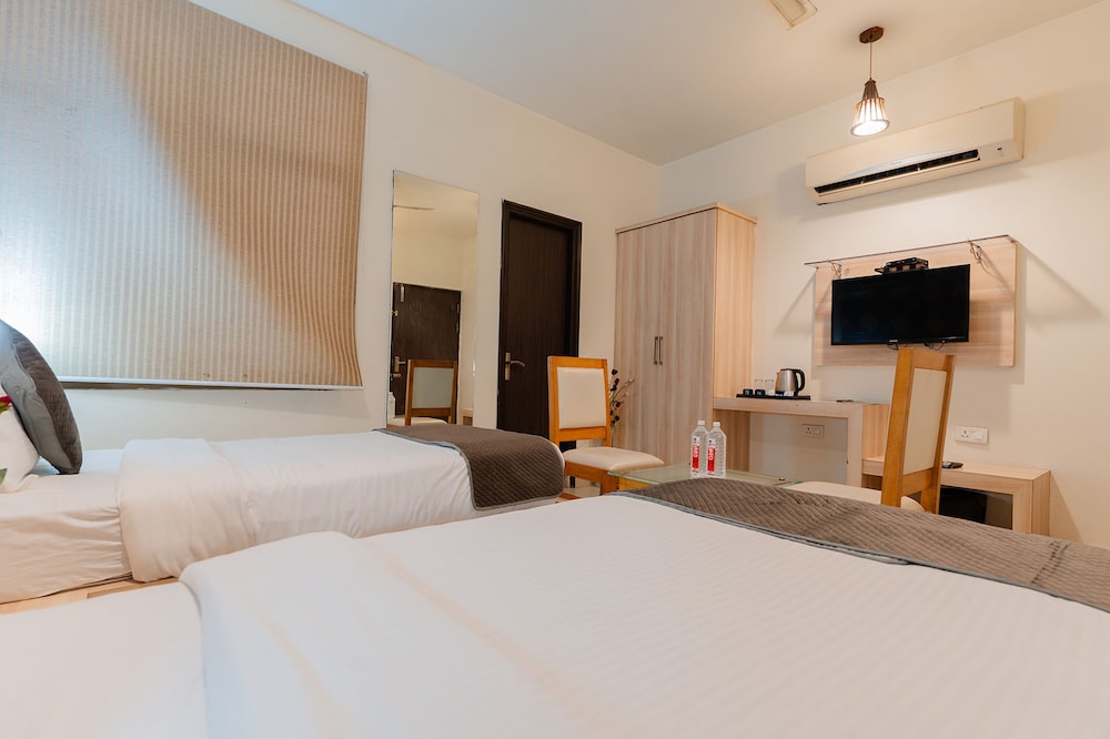 Fabhotel Signature Inn 21/50