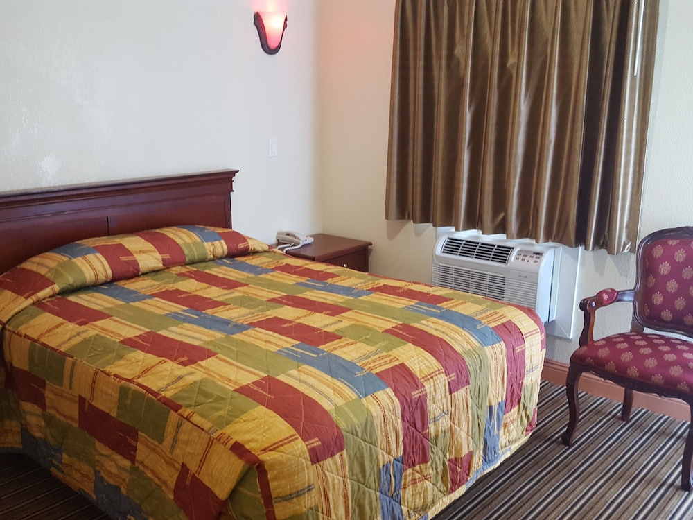 STANDARD, QUEEN BED