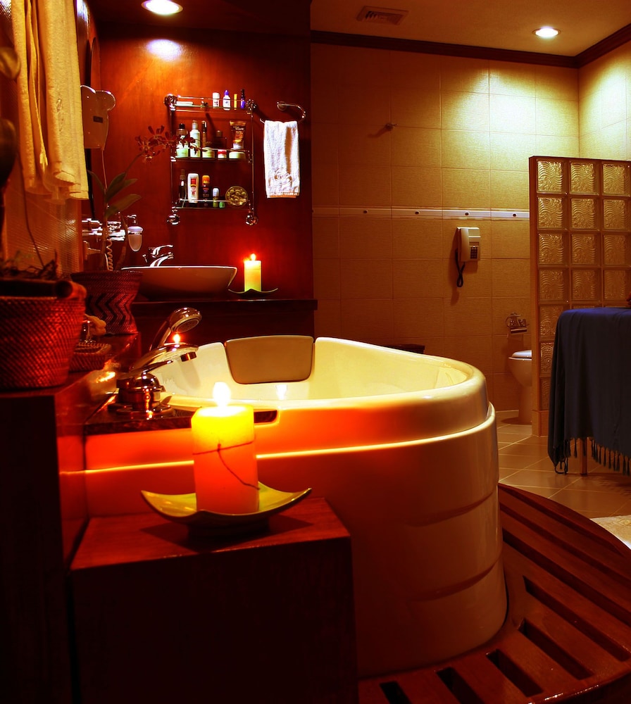 THE SITIO VILLAS AND SUITES 25/34
