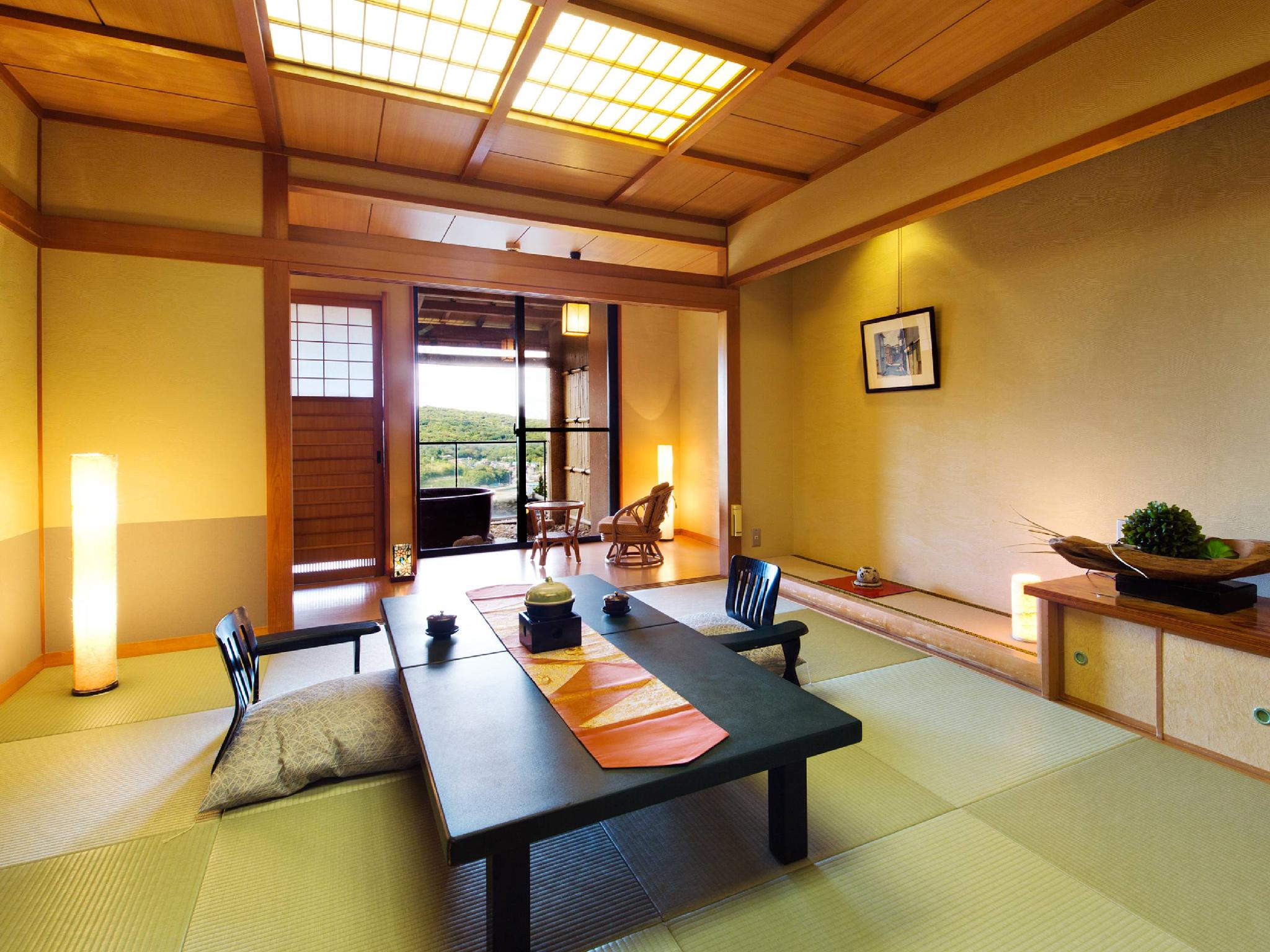 Japanese, 4 Futon Beds, Outdoor Bath