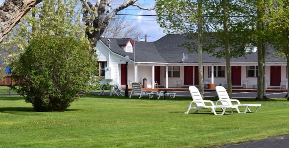Silver Maple Inn and The Cain House Country Suites 12/19