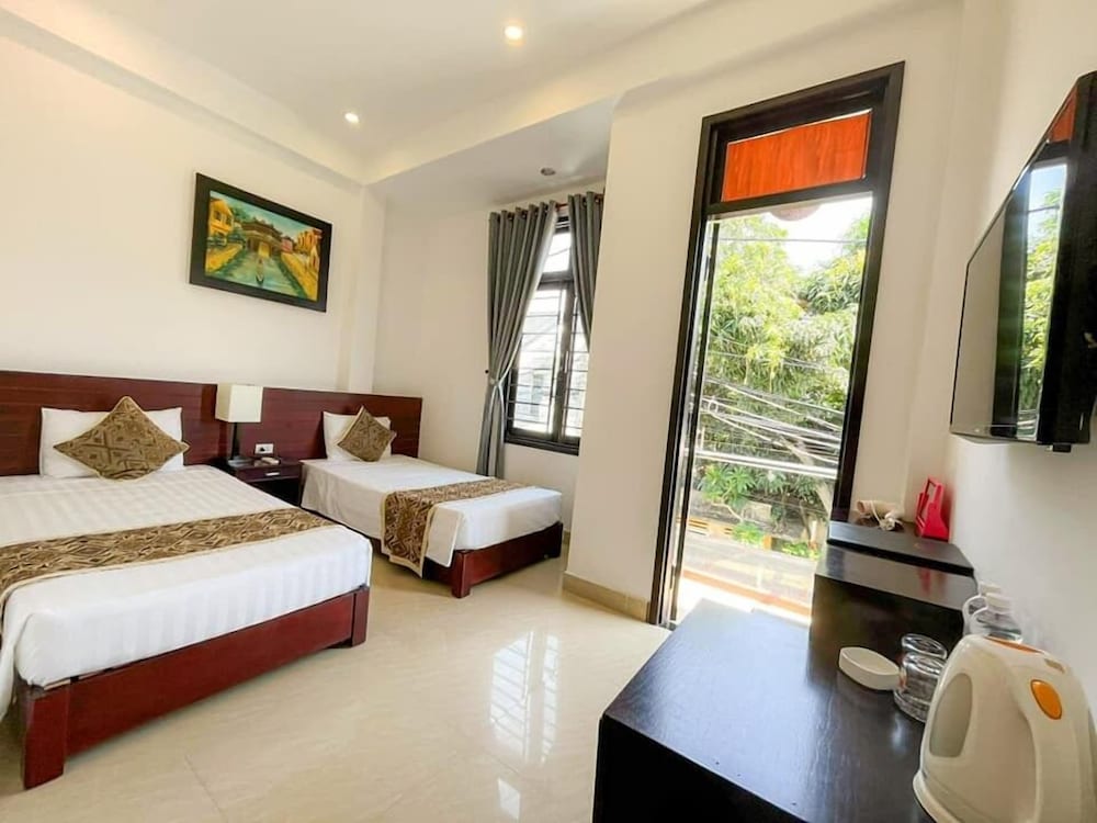 STANDARD, TWIN BEDS, CITY VIEW
