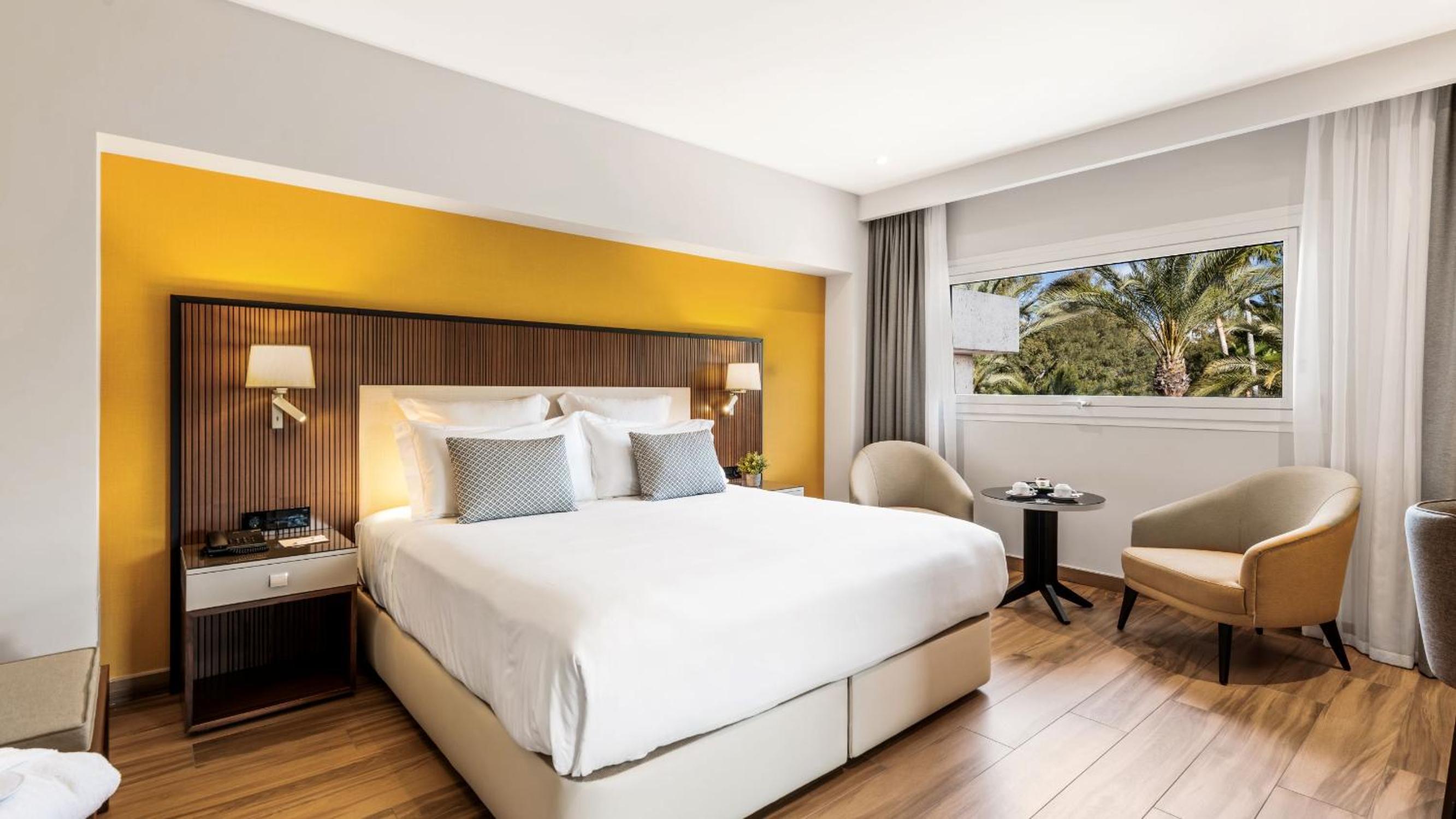 Deluxe, Suite, Queen Bed