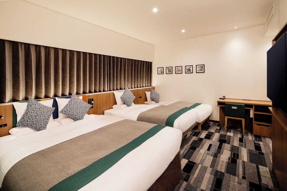 Room, 2 Murphy Beds, Queen Bed, Two Extra Beds, Accessible