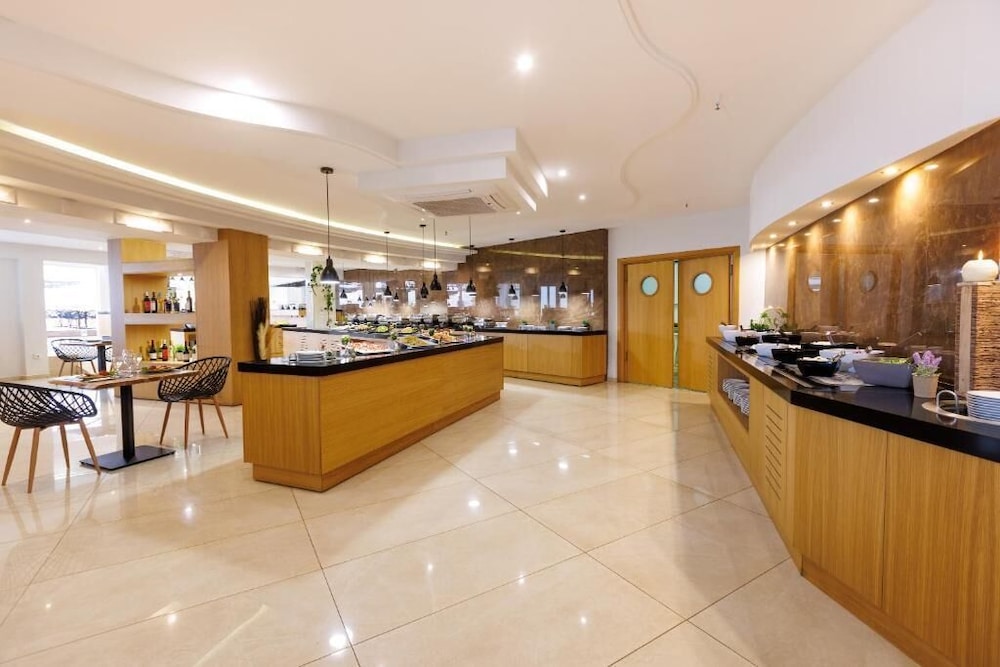 Malia Bay Beach Hotel And Bungalows 11/71