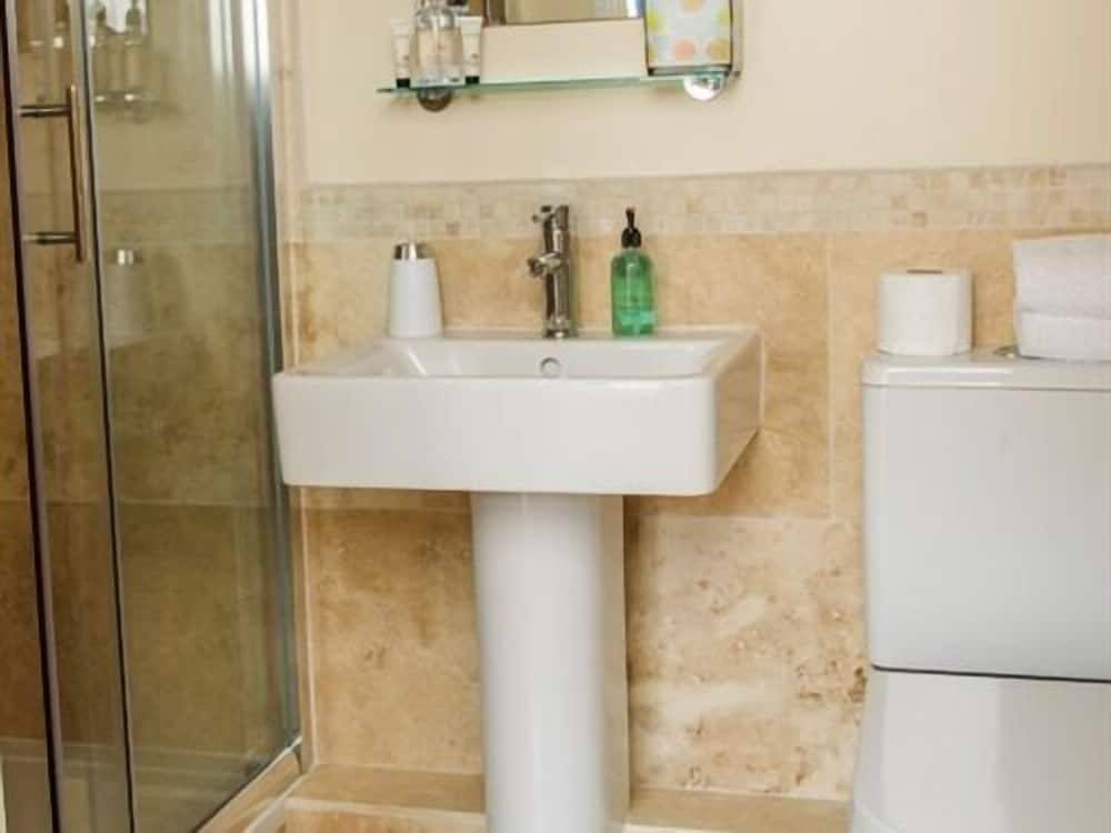 Newsham Grange Farm Bed and Breakfast 33/36