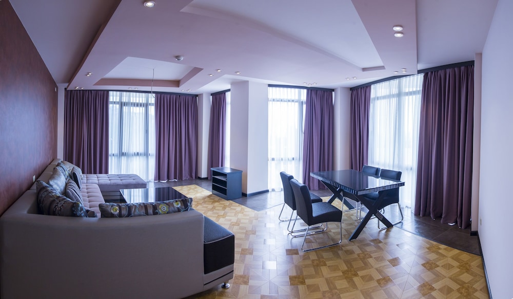 Grand Hills Hotel 23/50