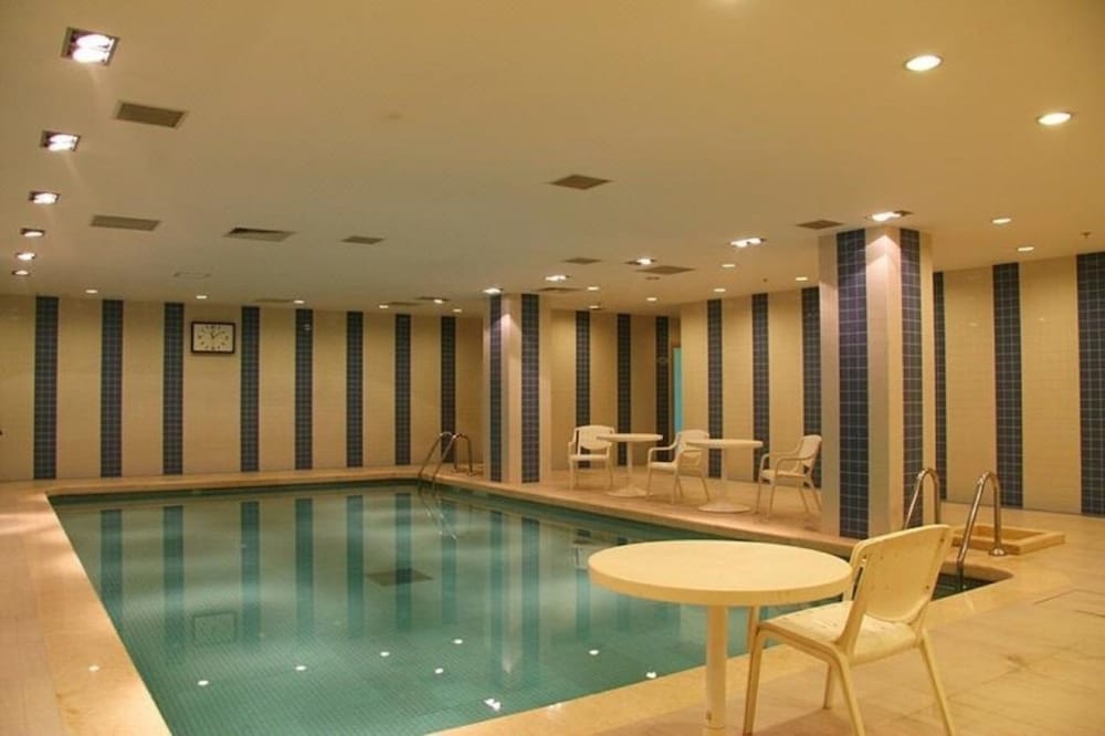 Beijing Jinglun Hotel 18/27
