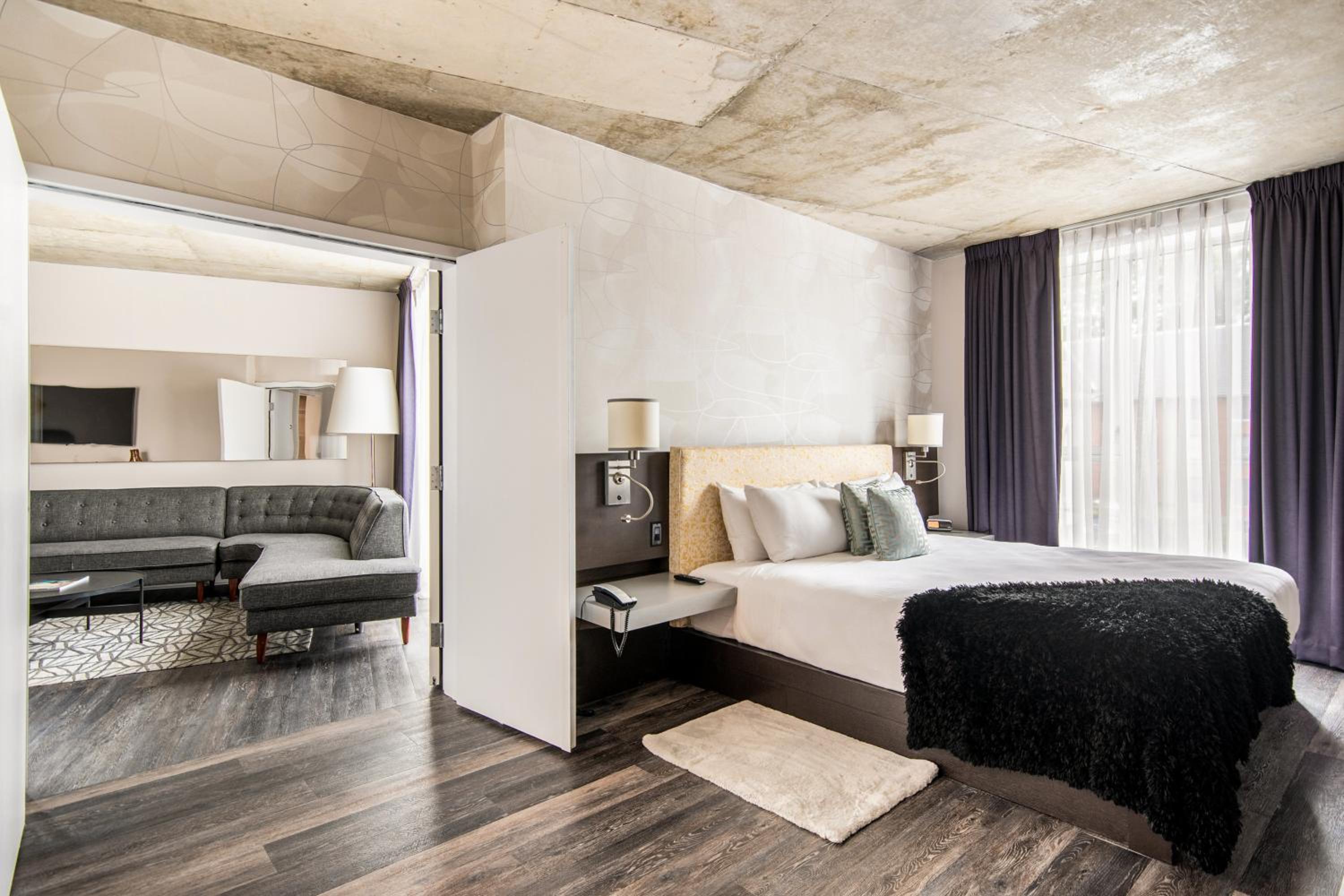 Executive, Suite