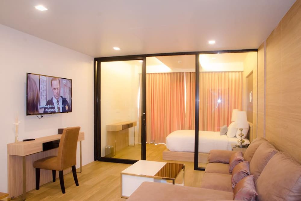 DELUXE, DOUBLE BED