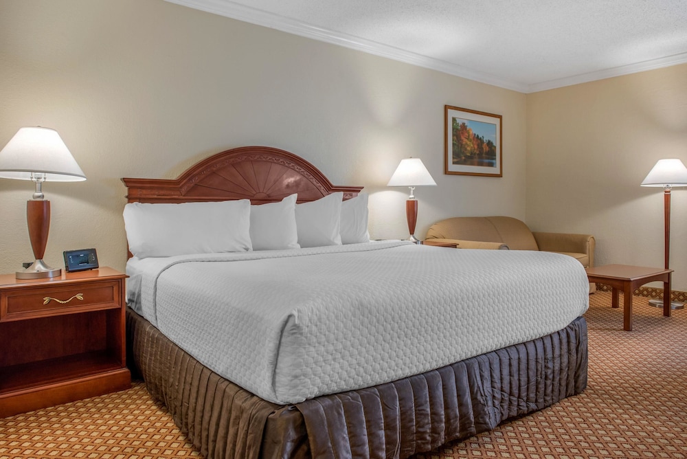 Quality Hotel Conference Center Cincinnati Blue Ash 10/45