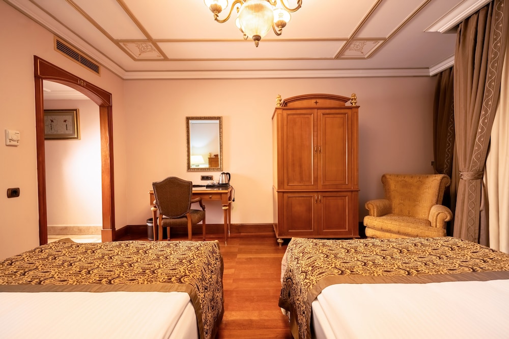 The Central Palace Taksim No Alcohol Served 10/50