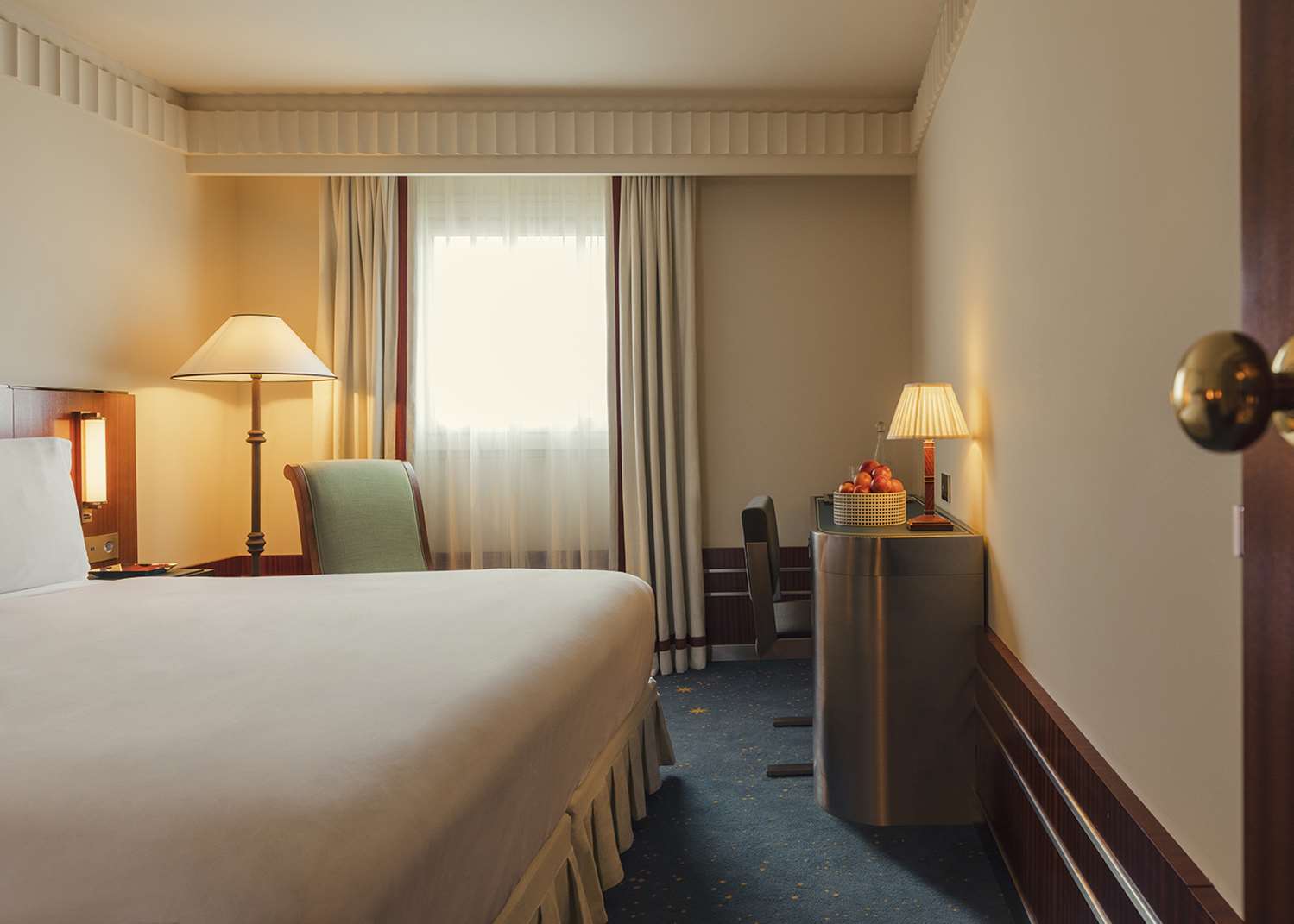 غرفة متصلة بسريرين منفصلين وسرير كينج، Hotel des Grands Voyageurs 2/3