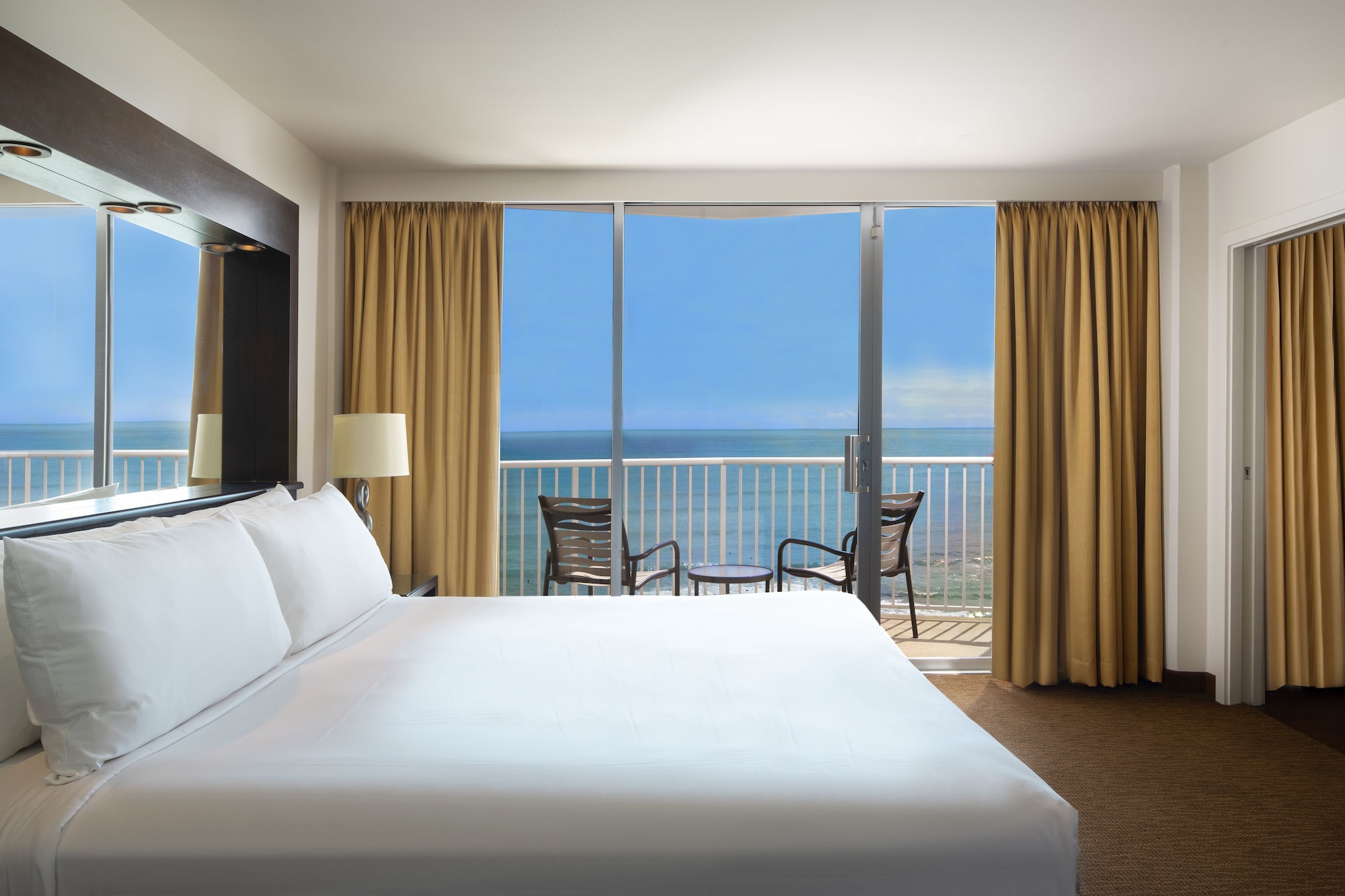 1 Bedroom, Suite, King Bed, Ocean Front