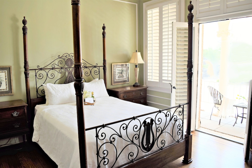 JH Adams Inn, Trademark Collection by Wyndham 24/78