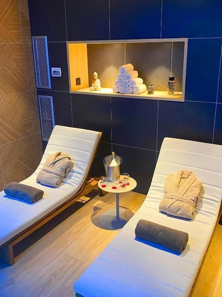 Brit Hotel Fougeres - Hotel Du Parc 55/69