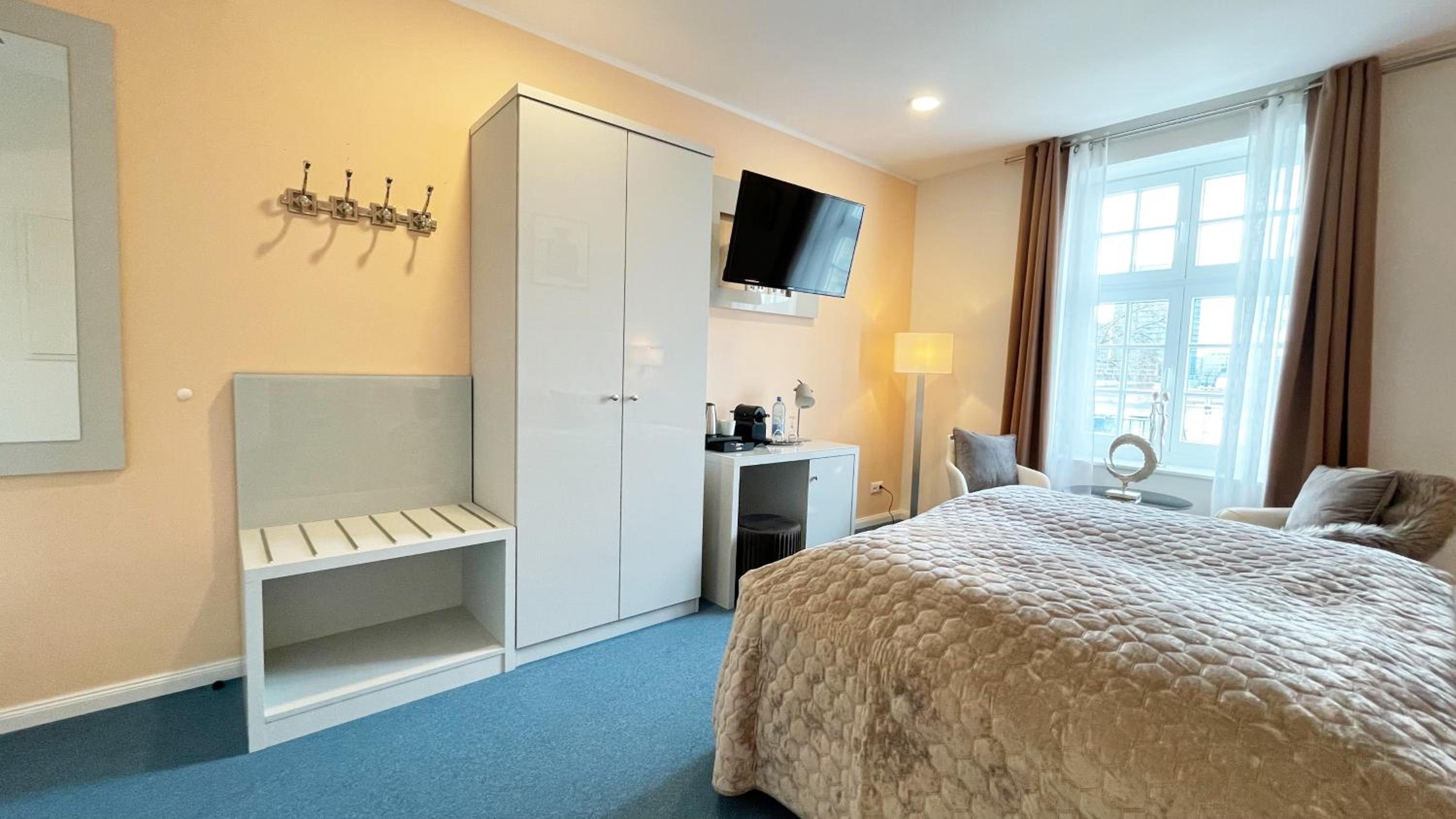 غرفة كبيرة بسرير مزدوج بإطلالة على النهر، Rhein Hotel St.Martin 4/10