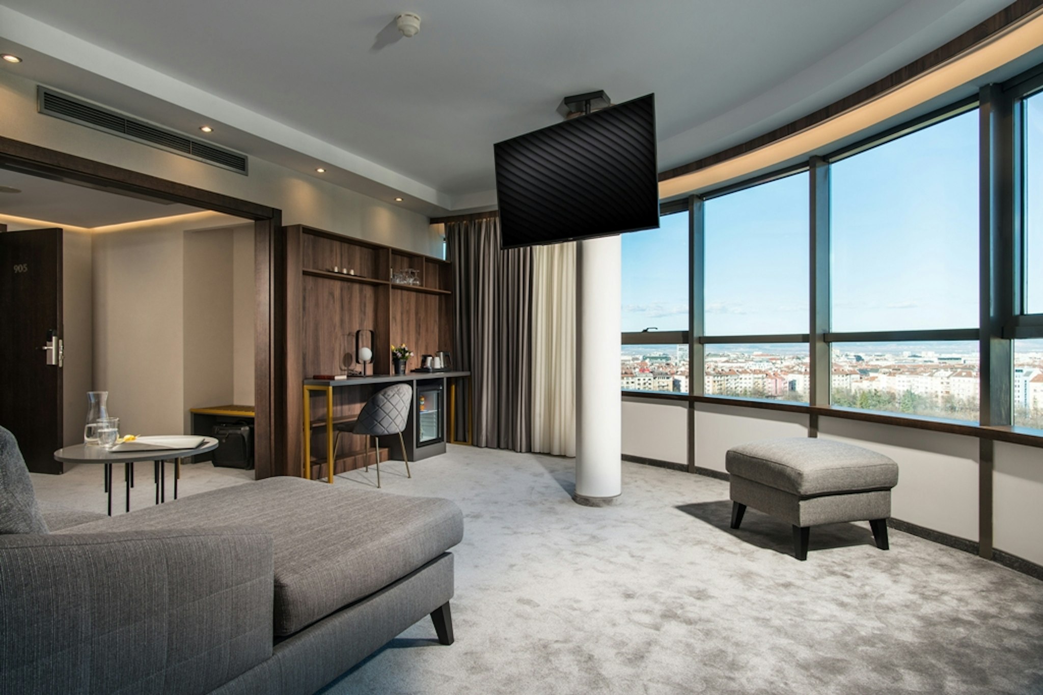 Rosslyn Central Park Hotel 47/58