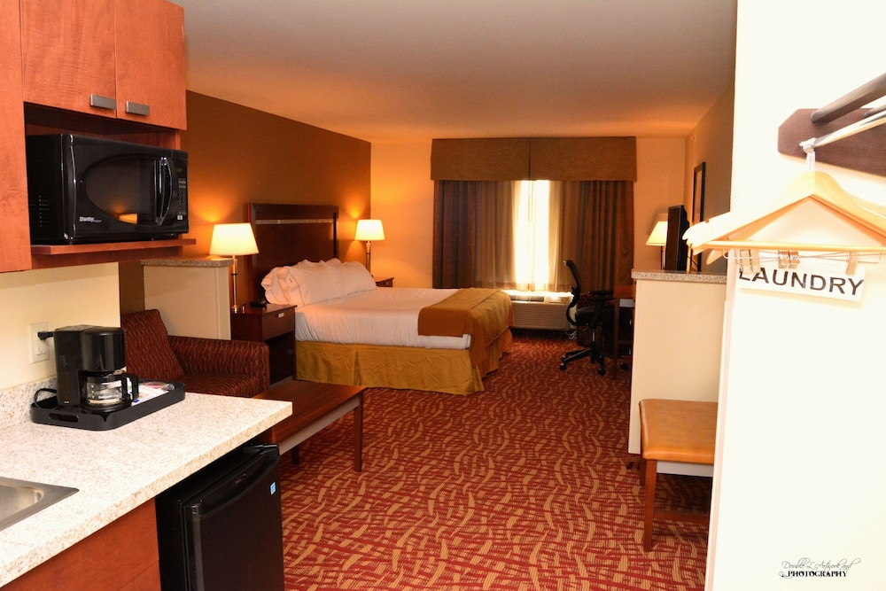 Holiday Inn Express Hotel And Suites Glendive 46/60