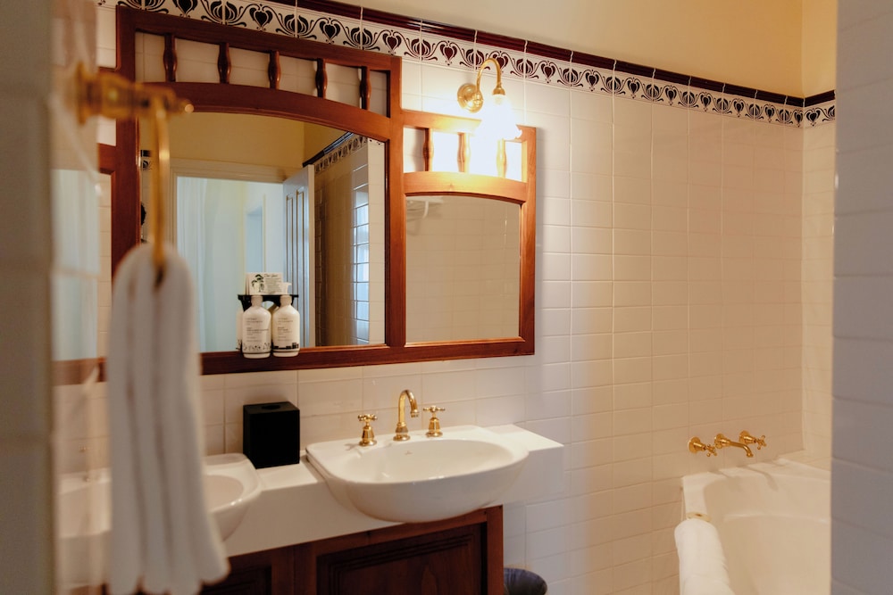 Heritage, Suite, King Bed، Mountain Heritage Hotel And Spa Retreat 10/10