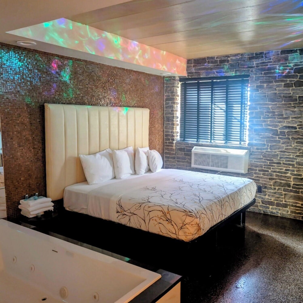 Surfside Motel 23/34