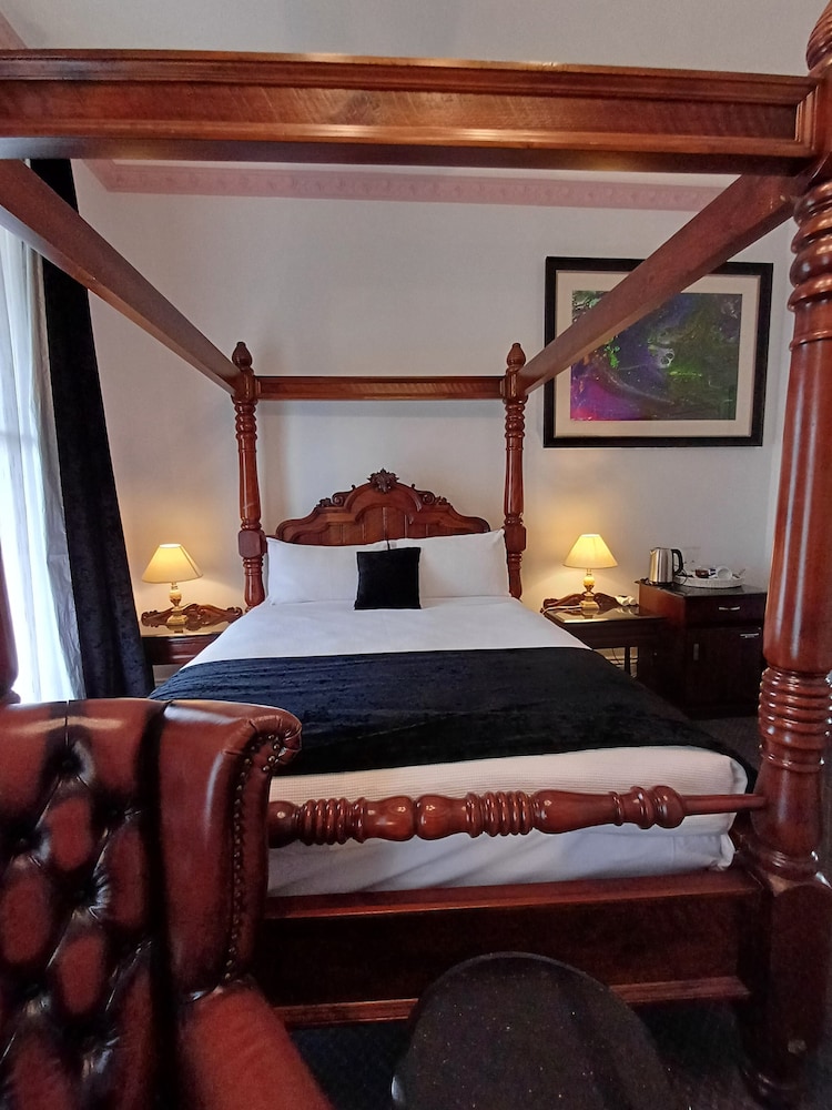 Art Hotel on York 32/65