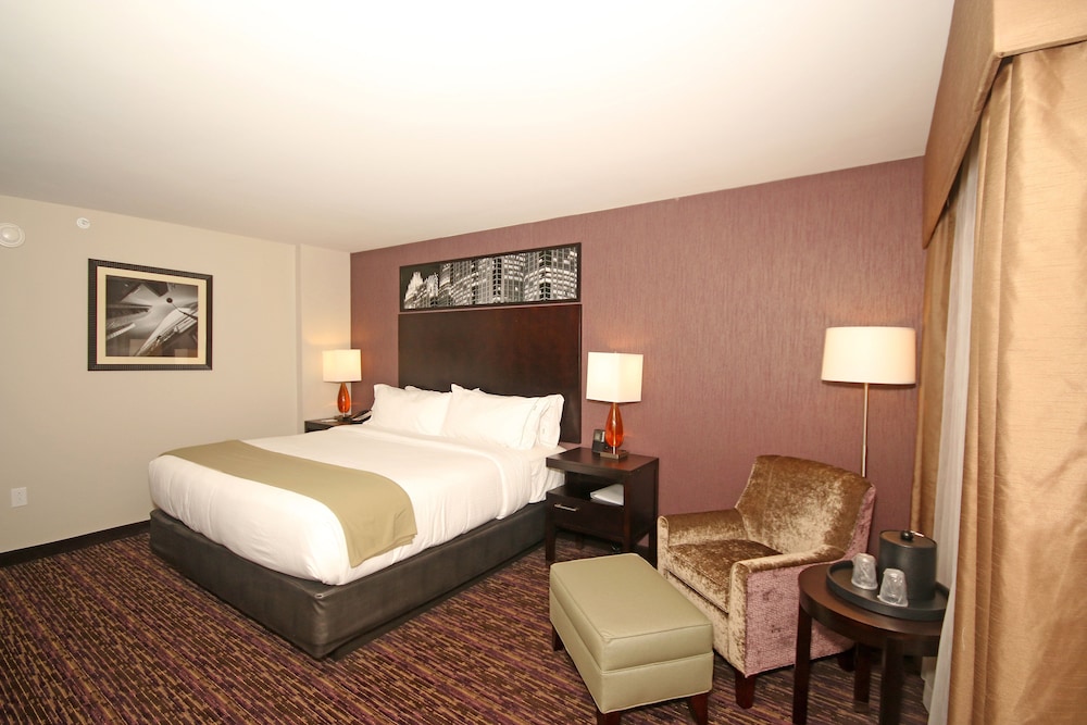 Holiday Inn Express And Suites Charlotte North 12/49