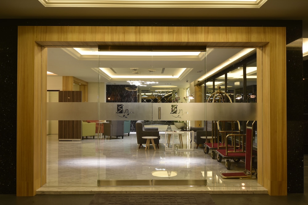 Sun Hotel 11/48