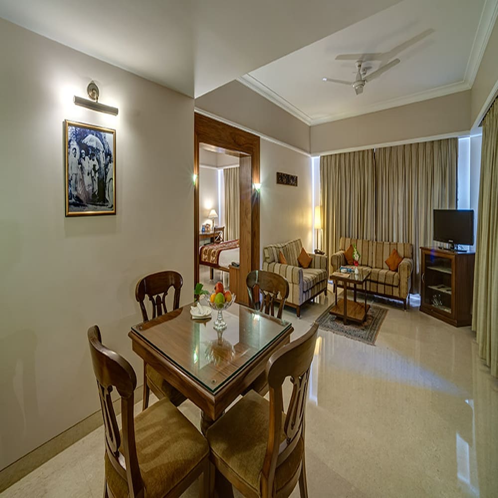 Renest Shraddha Inn Shirdi (ex Shraddha Sarovar Portico) 25/41