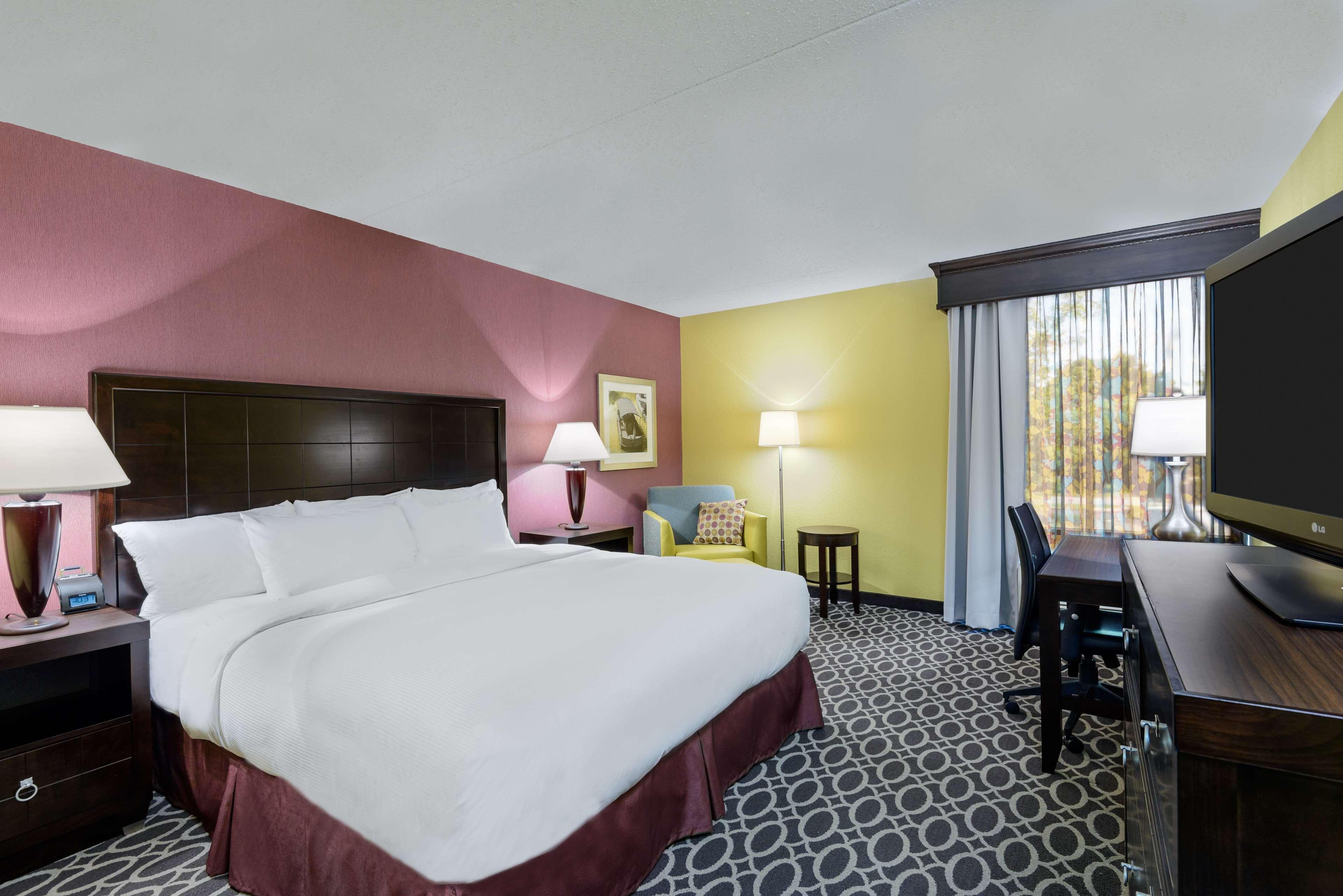 2 ROOMS, SUITE, KING BED, SOFA, JETTED TUB