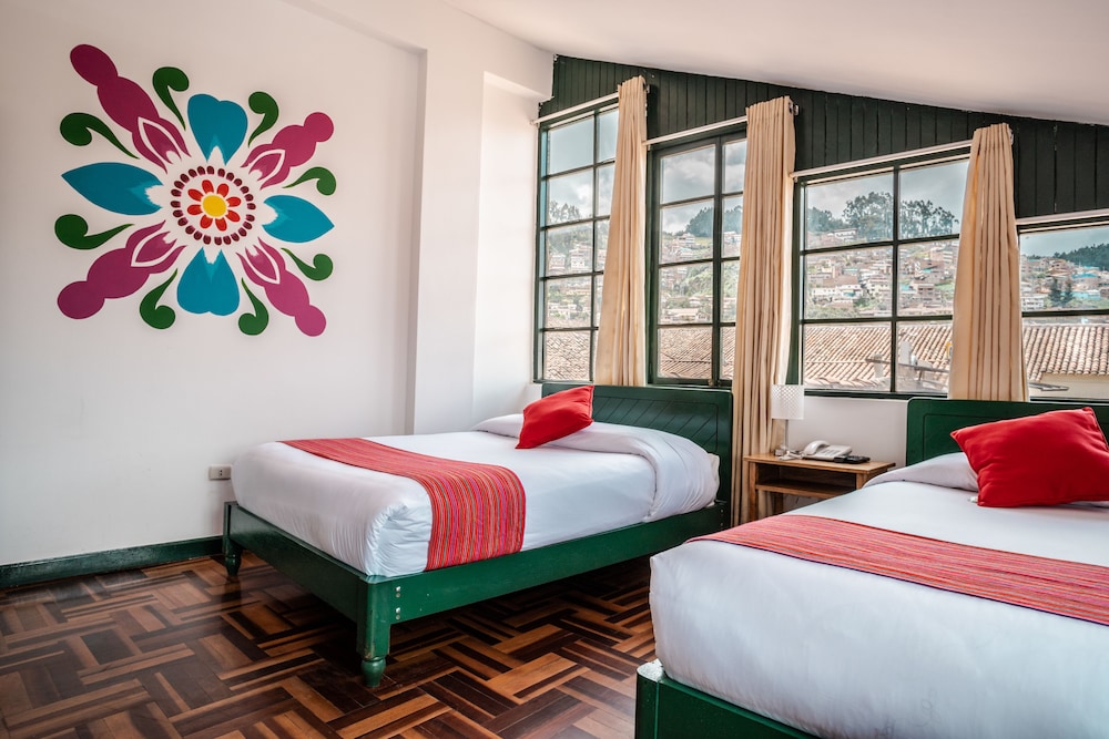 Room, Triple, Double and Twin Beds, Cusco Plaza Nazarenas 9/10