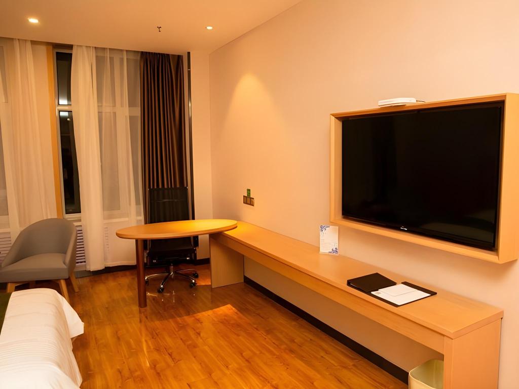 GreenTree Inn Pingliang Jinding Times Square 19/23