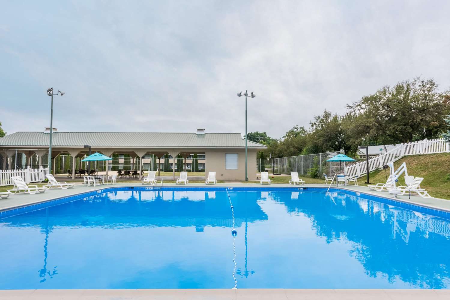 Ramada by Wyndham State College Hotel & Conference Center 3/40
