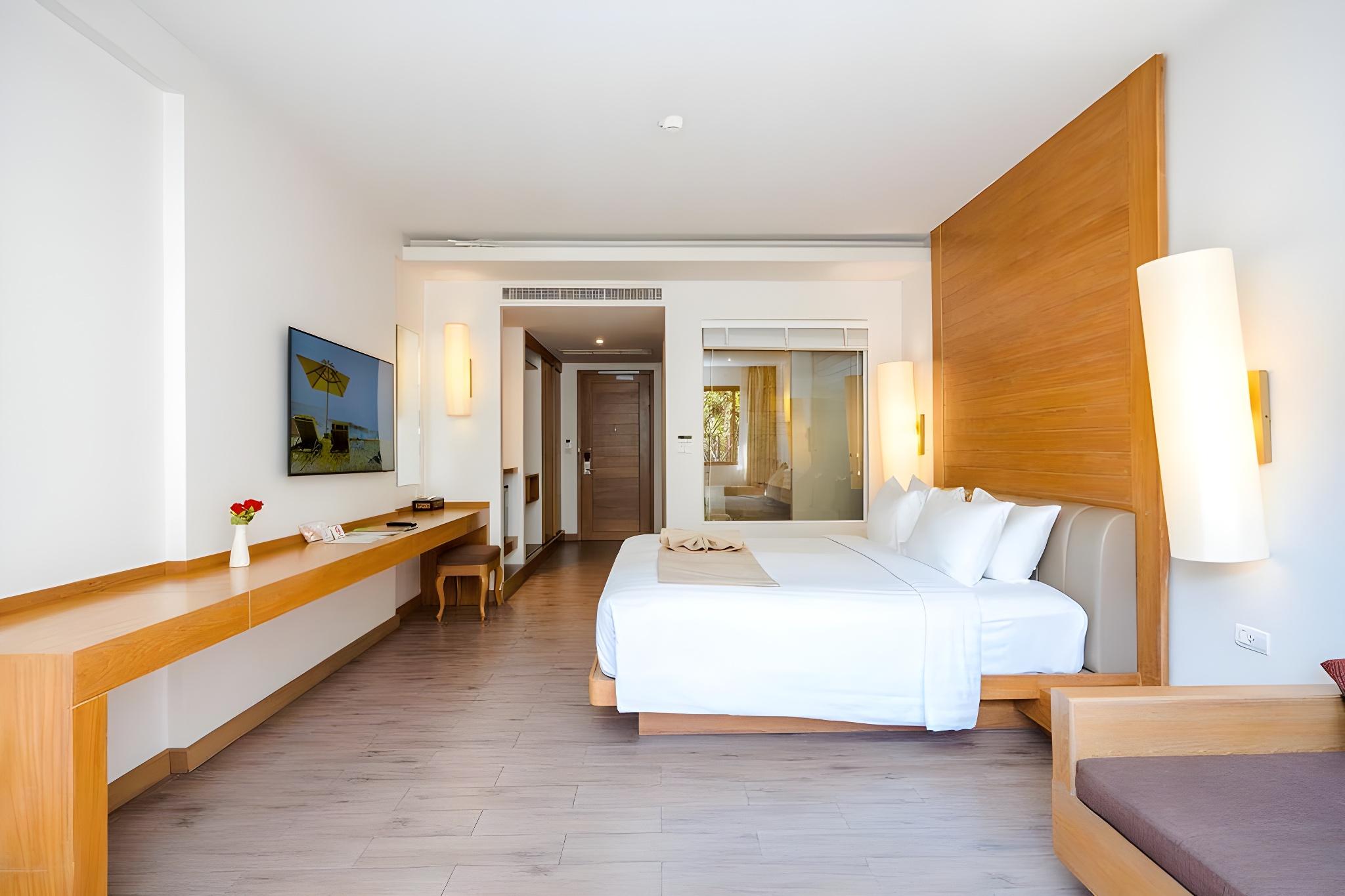 Room, Jetted Pool
