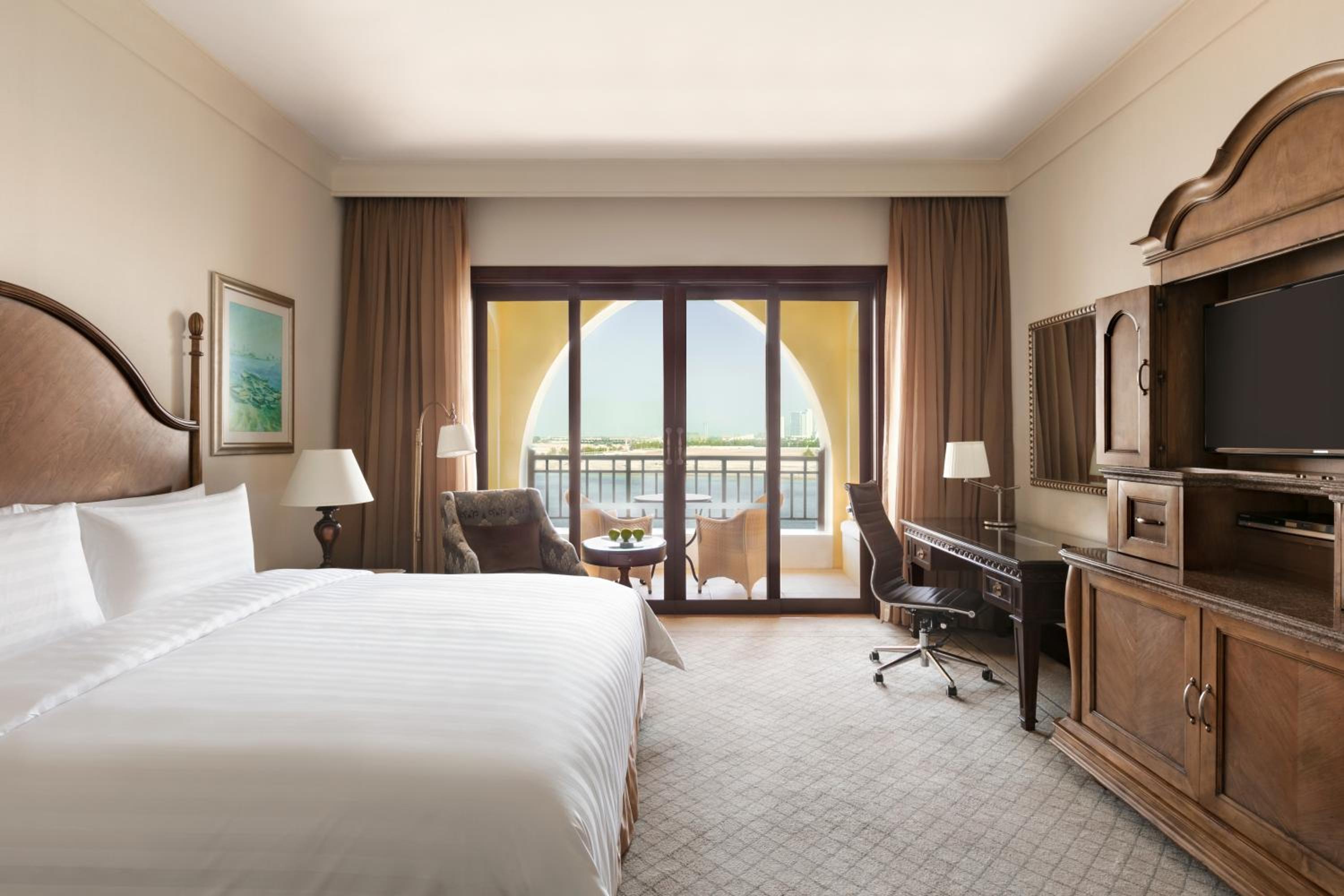 Horizon, Club, Deluxe, King Bed, Lounge Access