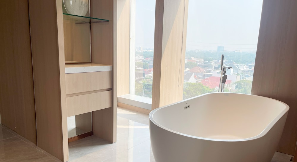 Elong Hotel Jakarta PIK 43/48