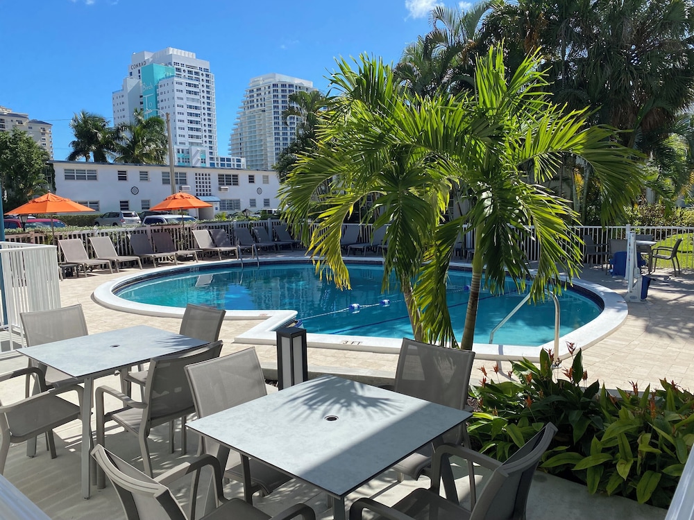 Rolo Beach Hotel 33/50