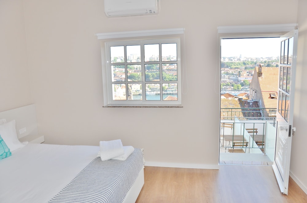 studio, river view