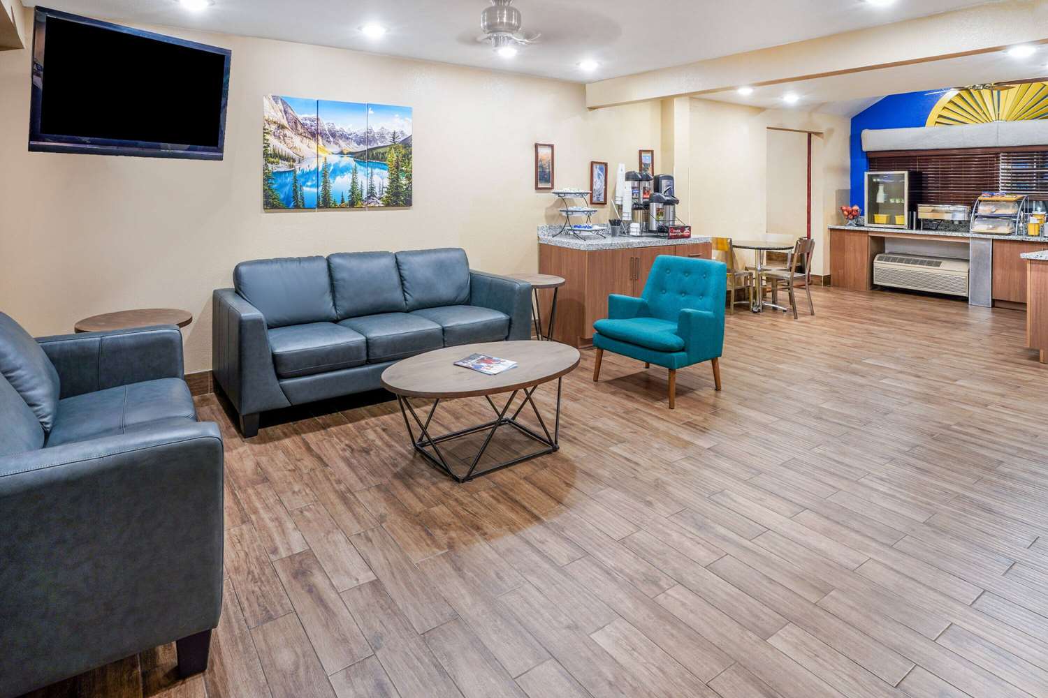 Days Inn and Suites by Wyndham Greeley 10/19
