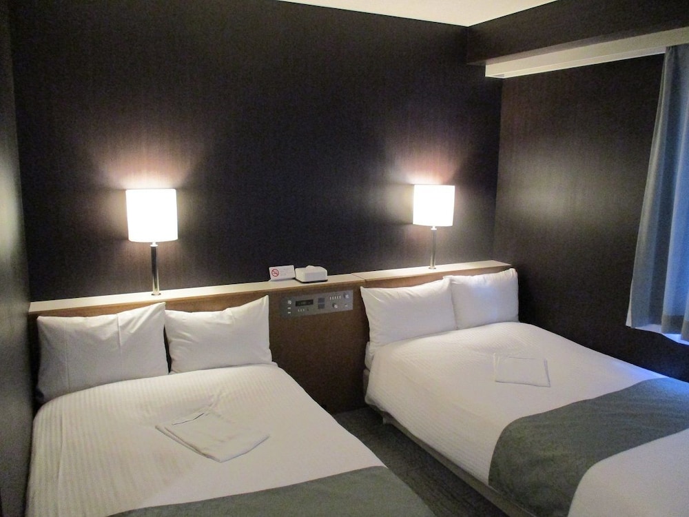 ROOM, TWIN BEDS