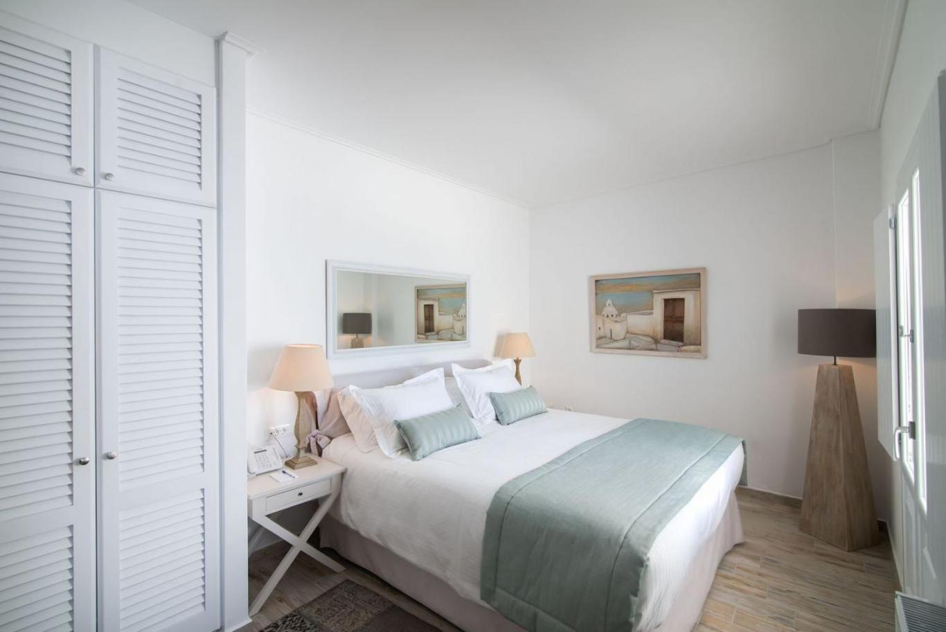 Suite, Partial Sea View, Street Floor