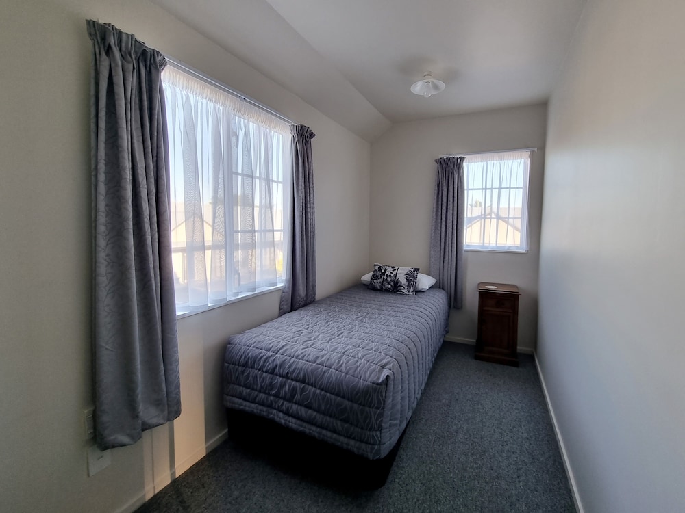 Gables Motor Lodge 17/50