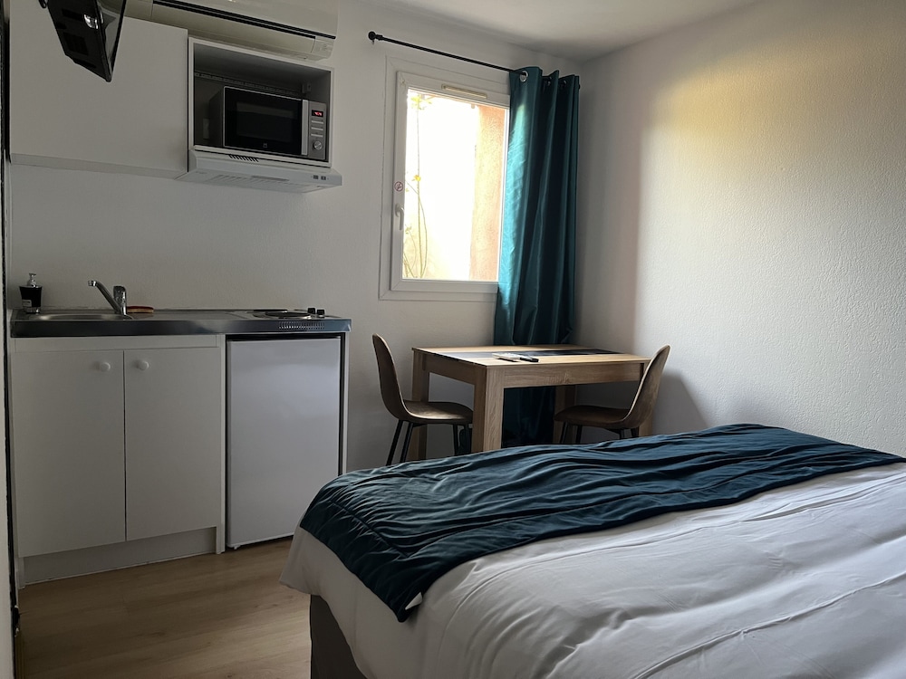 Court Inn and Suites 5/42