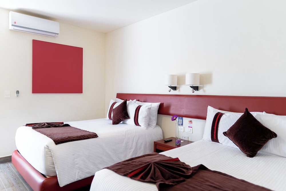 STANDARD, 2 DOUBLE BEDS