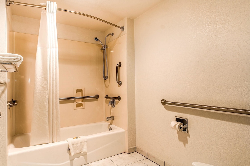 Rodeway Inn Auburn, CA 25/41