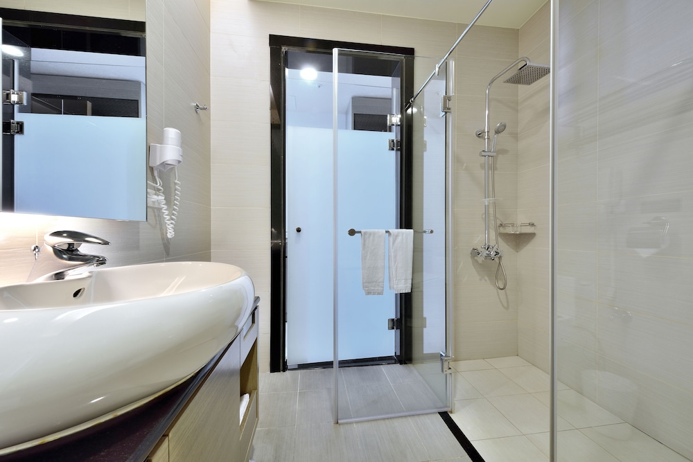 Shinkansen Grand Hotel 49/50