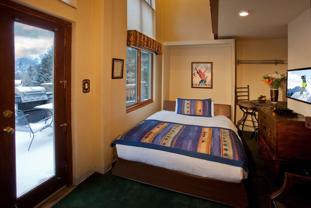 Loft, Basic, Queen and Twin Beds, Queen Murphy Bed