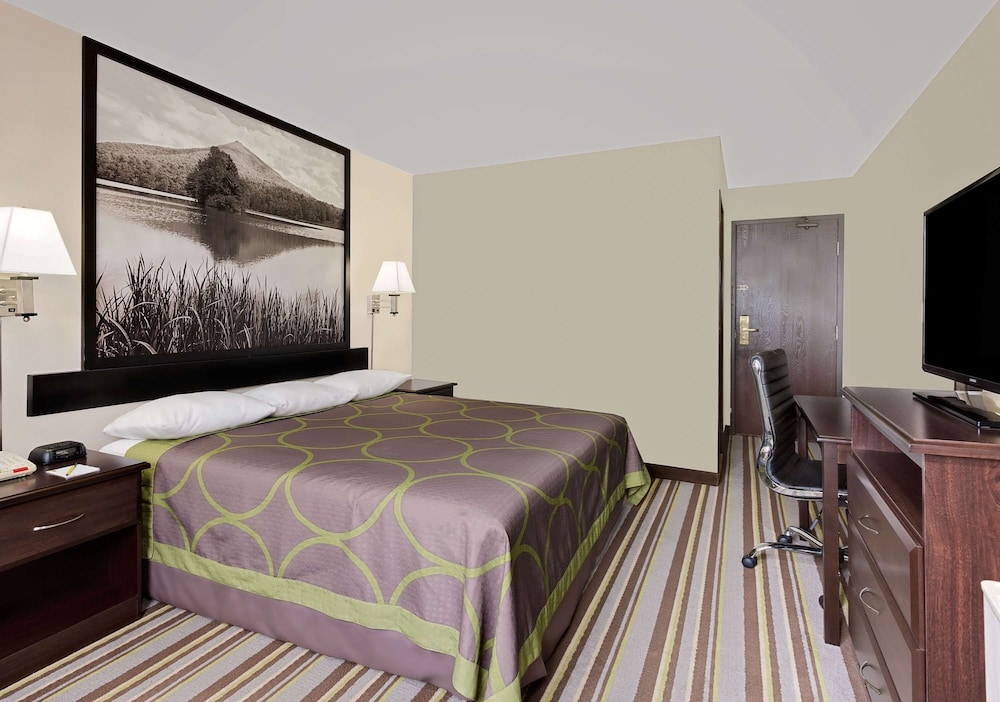 Super 8 by Wyndham Waynesboro 8/36