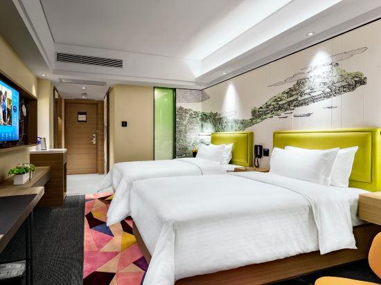 Cozy, Twin Beds